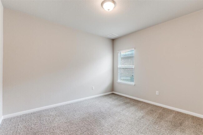 Building Photo - 348 Shiner Ln