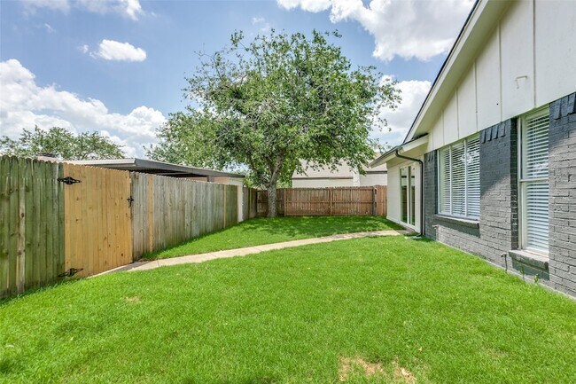 Building Photo - 2126 Trellis Pl