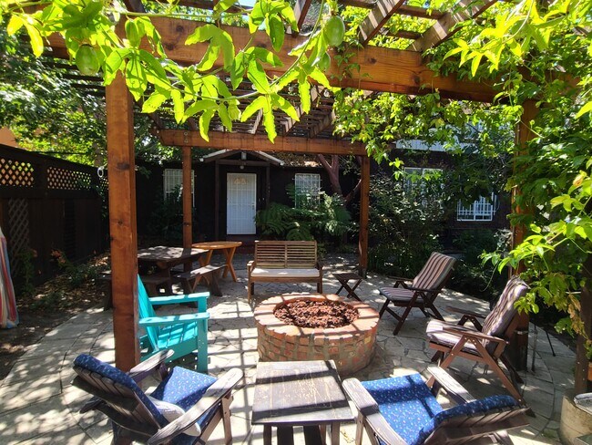 Building Photo - The Casita