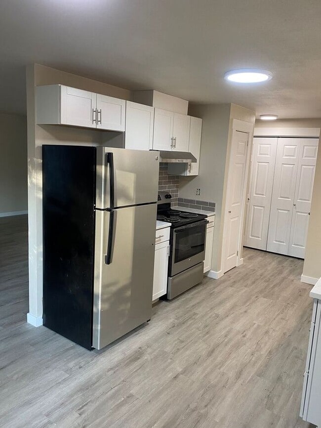 Building Photo - Olympia 3bdr 1.5 bath TOWNHOME 1 car garage 1 PET WELCOME