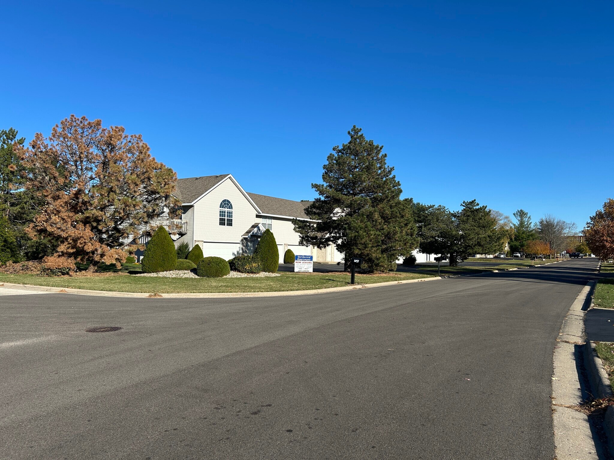 Building Photo - 5128 Zenith Pky