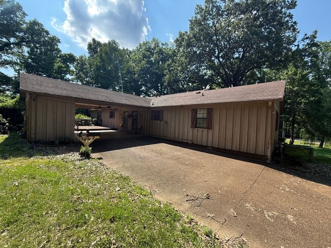 Building Photo - 102 Hickory Hill Dr