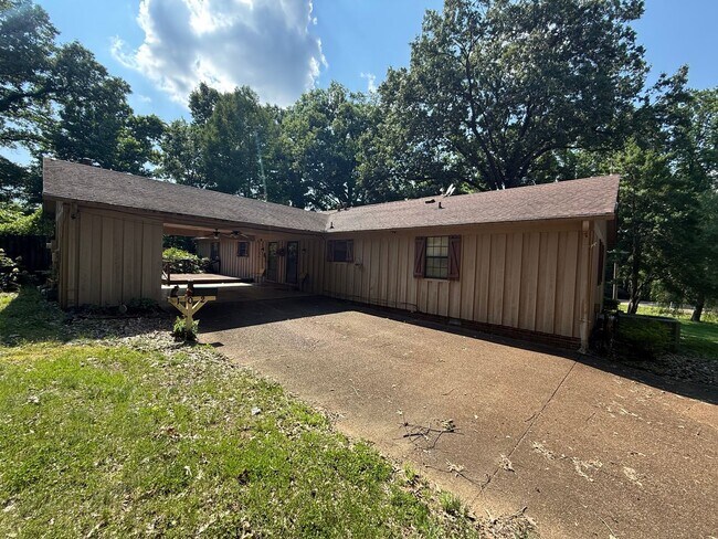 Building Photo - Hickory Hill unit B