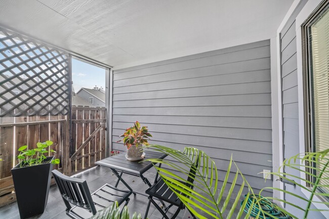 Building Photo - 3831 Landmark Dr