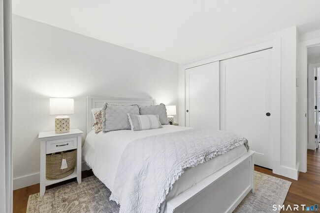 Building Photo - 60 Cinnamon Spring