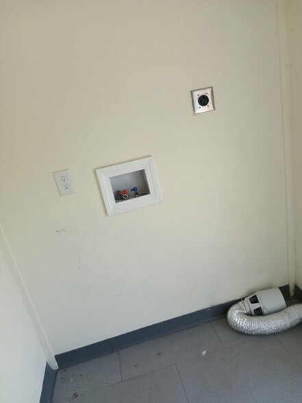 Building Photo - 1143 S Virginia Ave