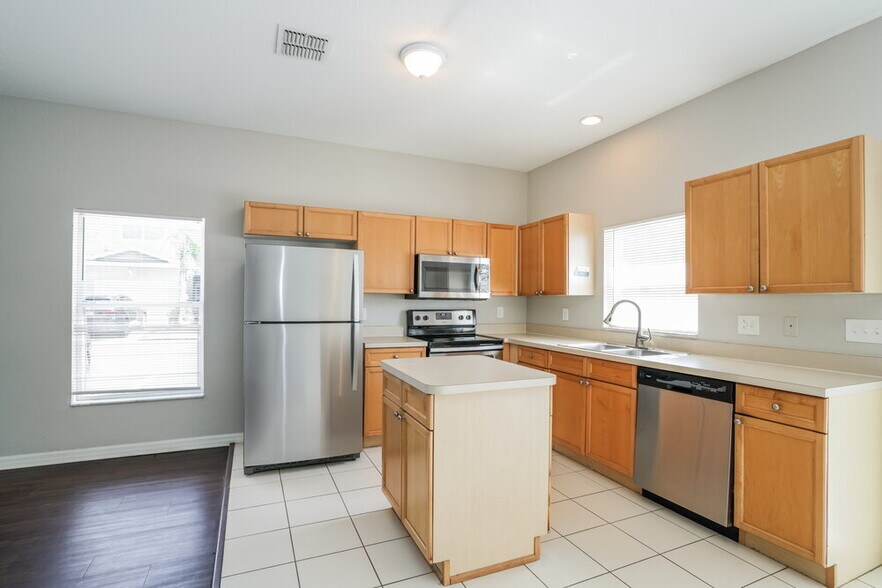 Building Photo - 7041 Opal Dr