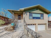 Building Photo - Large 4-Bedroom