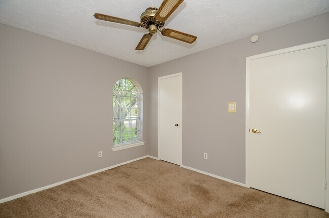 Building Photo - 8319 Bird Run Dr