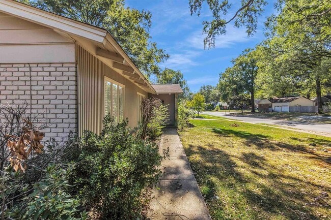 Building Photo - 1130 Wheaton St