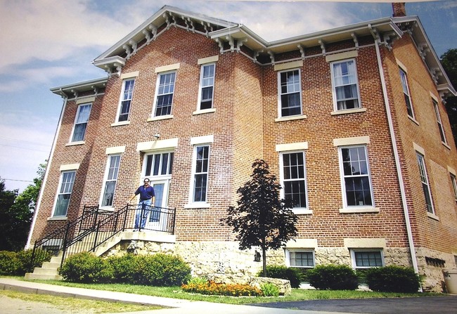 Primary Photo - Old Seminary Hill School Building