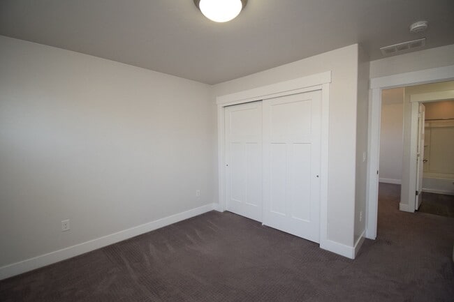 Building Photo - 4 Bed 3.5 Bath Sunny and Spacious South Jordan Corner-Lot Home with Views!