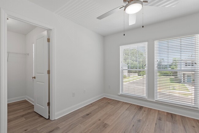 Building Photo - 5643 Fletcher Oaks Dr