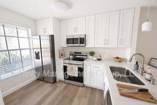 Building Photo - 2844 Westmoreland Ct