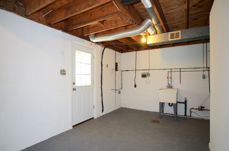 Building Photo - 121 Westfield Dr