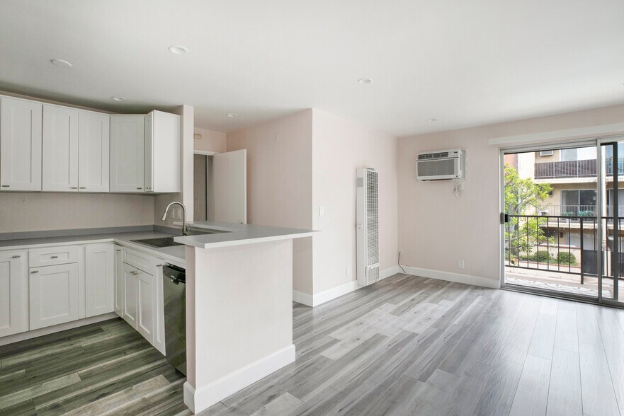 Building Photo - 365 Burchett St