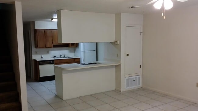 Building Photo - 151 Scottwood Dr SE