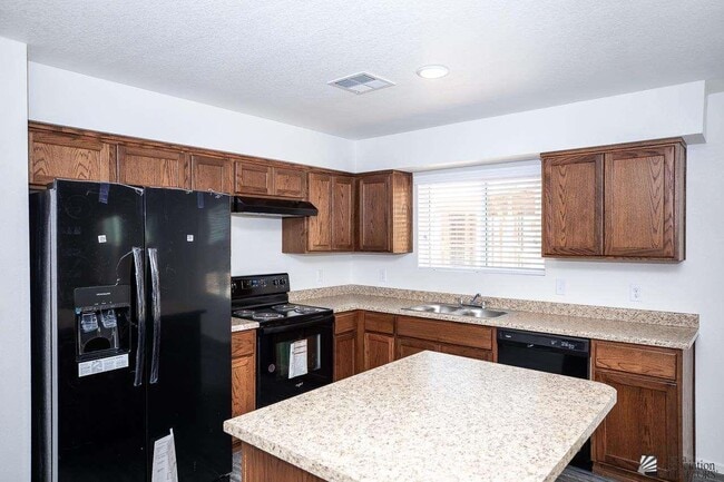 Building Photo - 7561 E 45th St