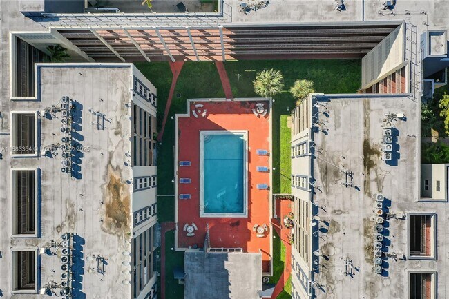 Building Photo - 10000 NW 80th Ct