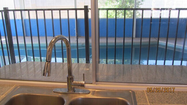 Building Photo - ASU AREA - REMODELED 5BR 2BA HOUSE SWIMMIN...