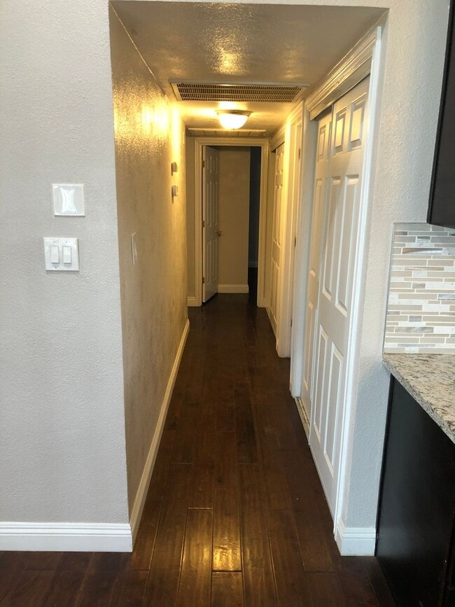 Building Photo - 4 BEDROOM / 2 BATH SINGLE FAMILY HOME W/ CASITA