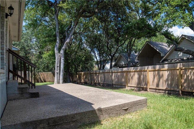 Building Photo - 7764 Yaupon Dr