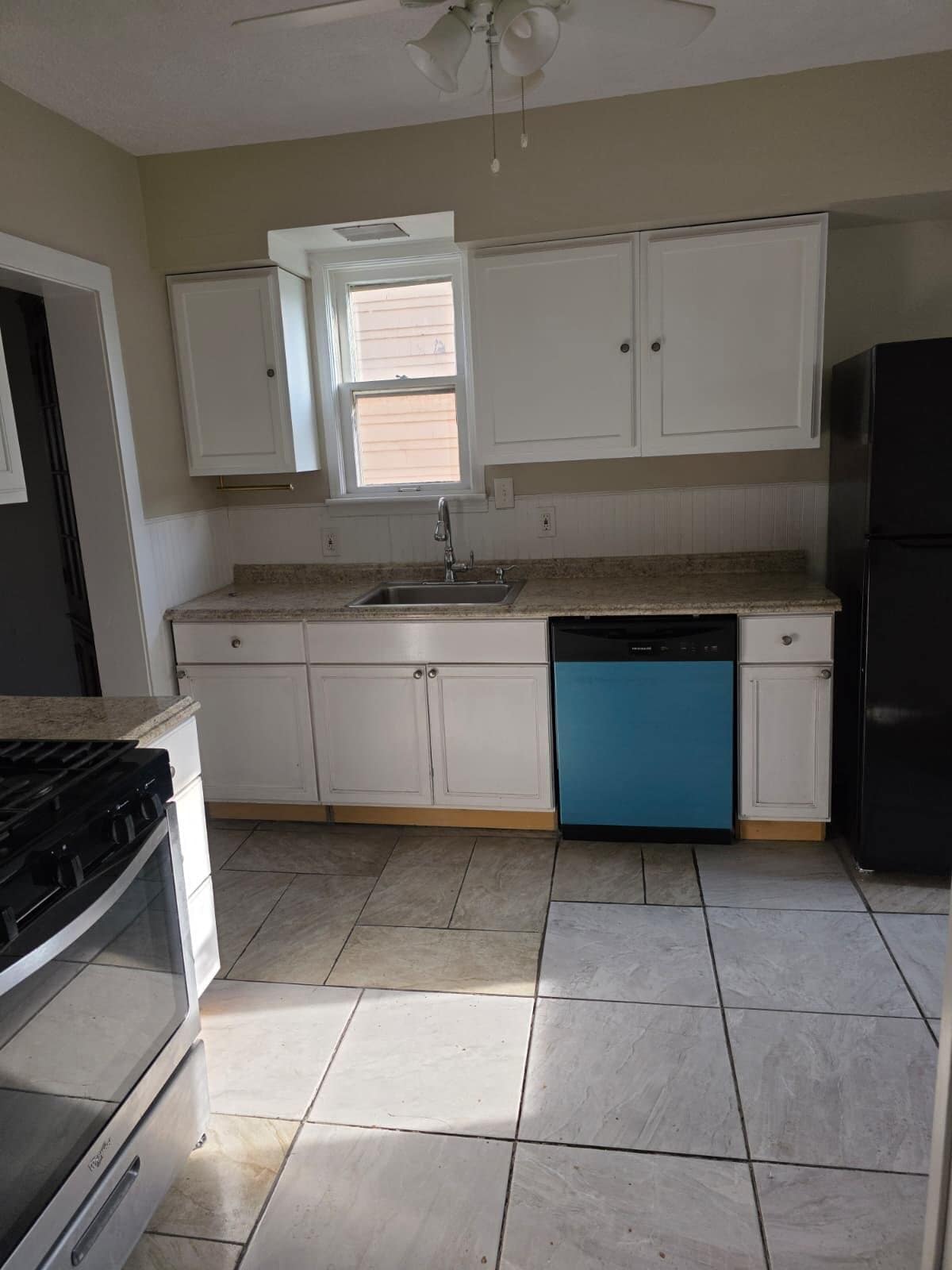 Building Photo - 2048 Rossmoor Rd