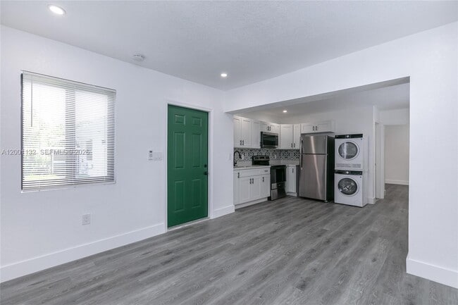 Building Photo - 6125 SW 40th Ct