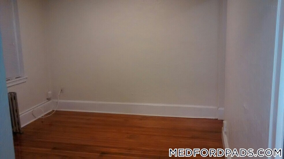 Building Photo - 53 Fellsway W