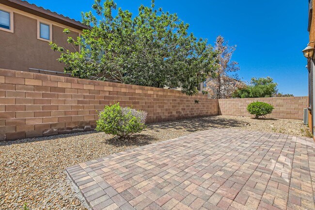 Building Photo - Beautiful 3 bedroom in Tuscany  community