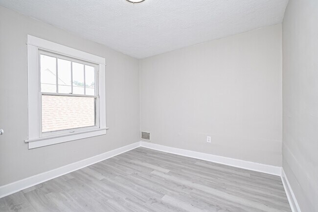 Building Photo - 312-314 Pointview Ave