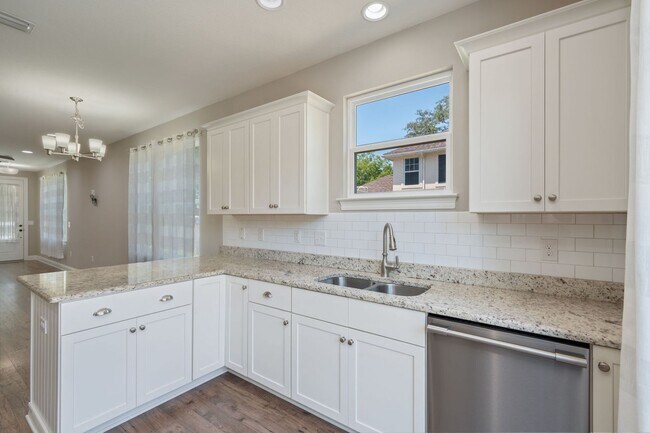 Building Photo - Modern 4-Bedroom Home with Designer Touches in the Heart of Niceville