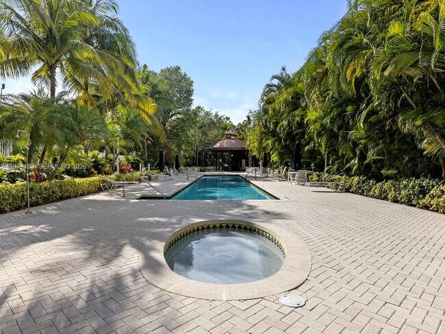 Building Photo - 2645 S Bayshore Dr