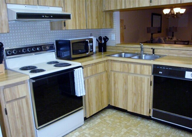 Building Photo - 244 Cypress Ln