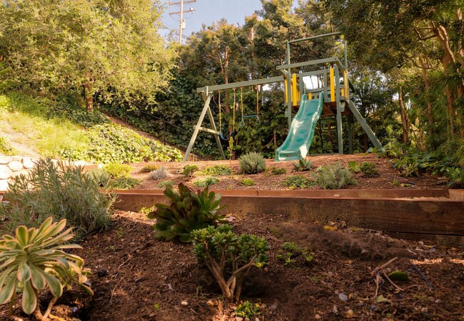 Building Photo - 1476 Crestline Dr