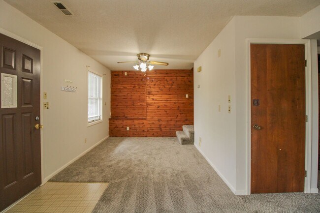 Building Photo - 1812 Sunrise Dr