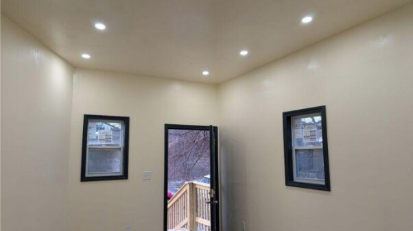 Building Photo - 501 Blatchley Ave