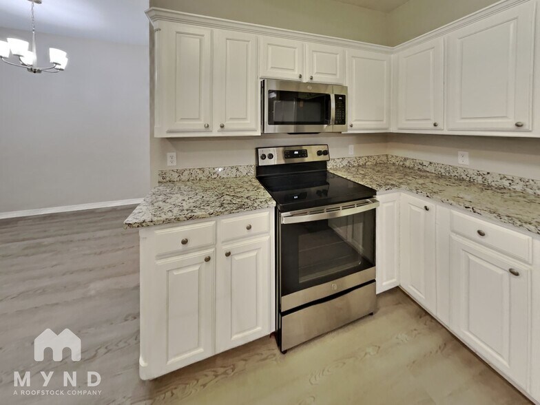 Building Photo - 2209 Country Brook Dr