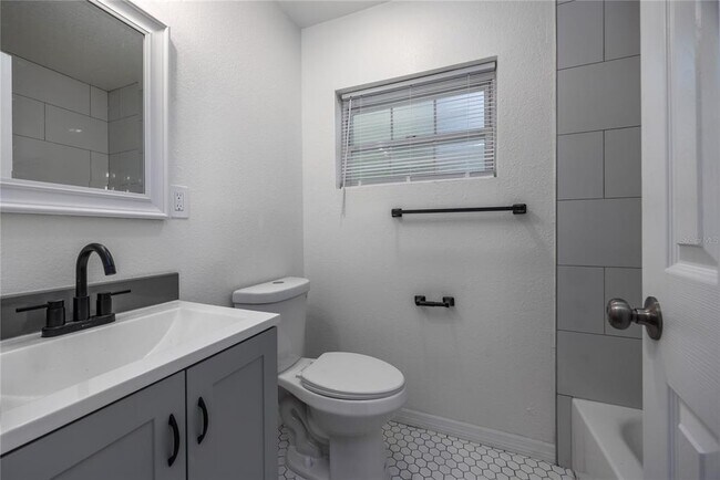 Building Photo - 640 NW 36th Ter