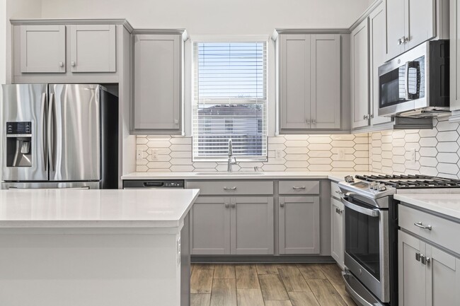 Building Photo - 7818 Starfish Arbor Dr