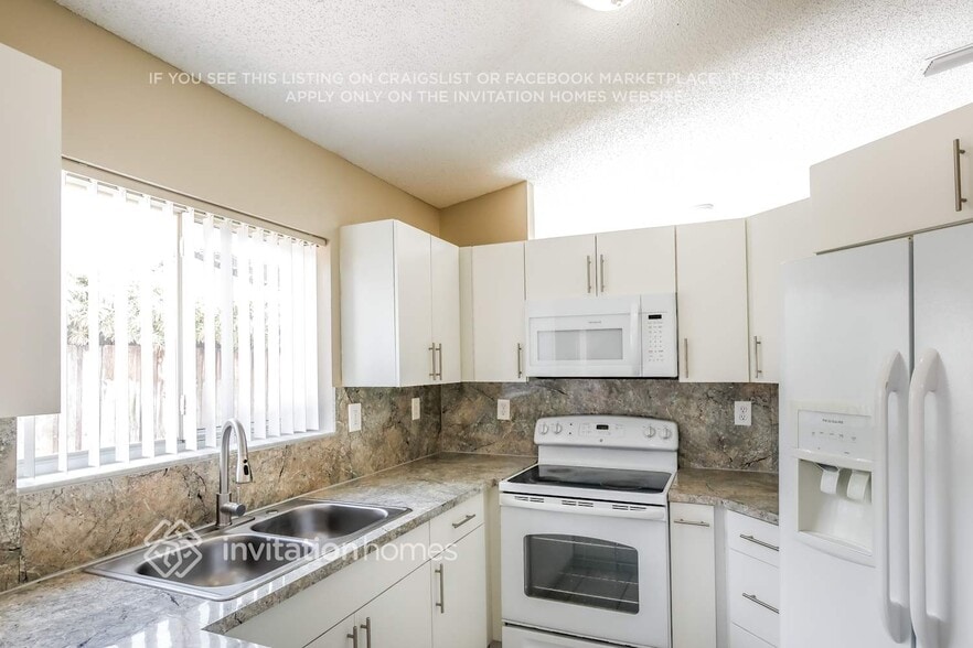 Building Photo - 15770 SW 74th St