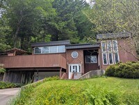 Building Photo - 2 bed/2.5 bath single family home w/ bonus...