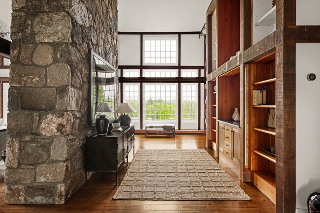 Building Photo - 945 Oenoke Ridge