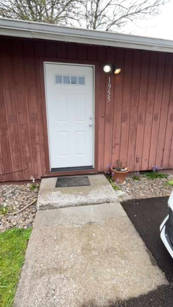 Building Photo - 2 Bedroom 1 bath in NW Corvallis
