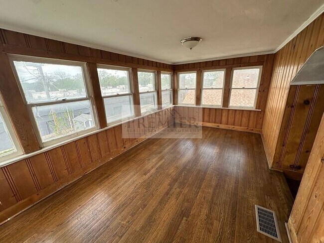 Building Photo - 5618 Forest Ave