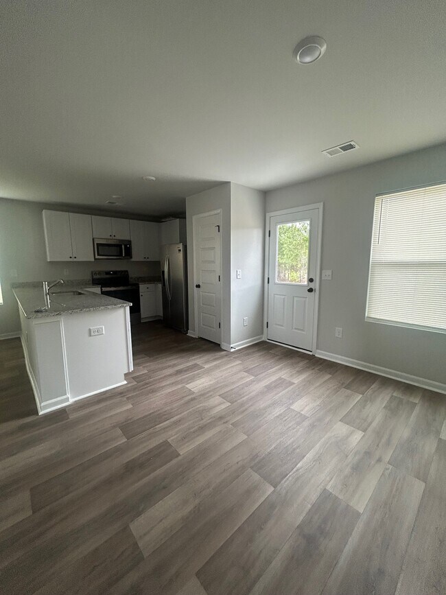 Building Photo - 1745 King Oaks Lp