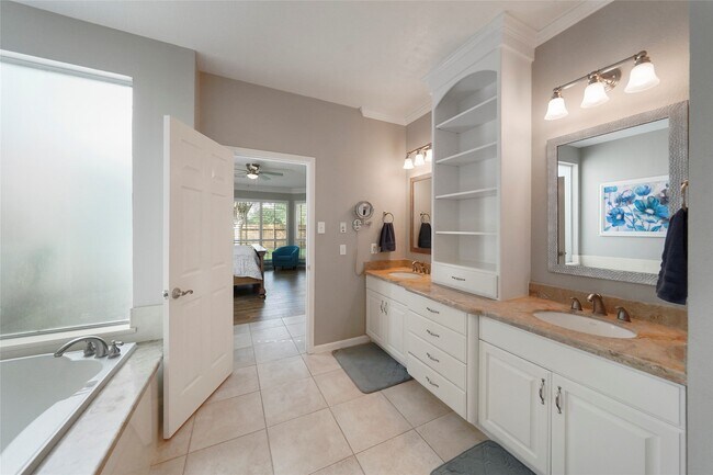 Building Photo - 23 S Crossed Birch Pl