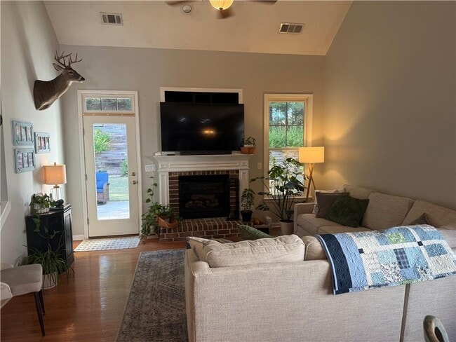 Building Photo - 207 Founders Ct