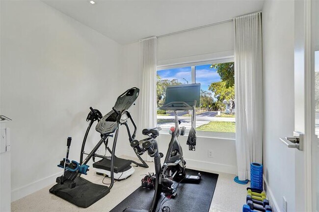 Building Photo - 2514 Yacht Club Blvd