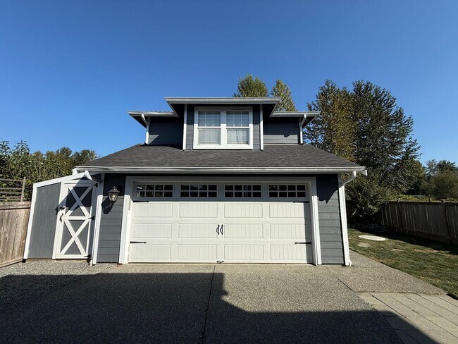 Building Photo - 15817 Lakeview Ave SE